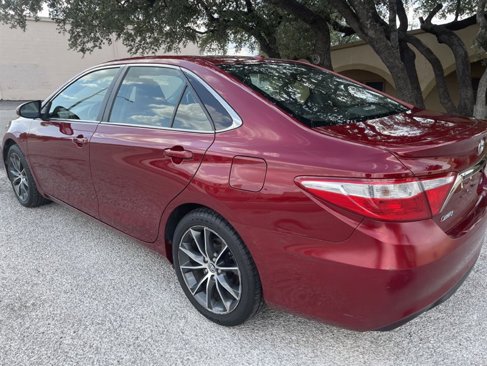 Used 2015 Toyota Camry XLE image 2