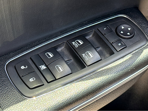 Used 2017 Chrysler 300 C image 20