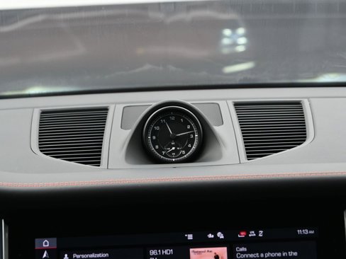 Certified 2025 Porsche Macan image 25