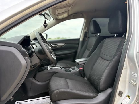Used 2018 Nissan Rogue SV image 9