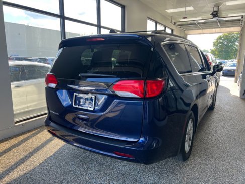 Used 2020 Chrysler Voyager Lxi image 2