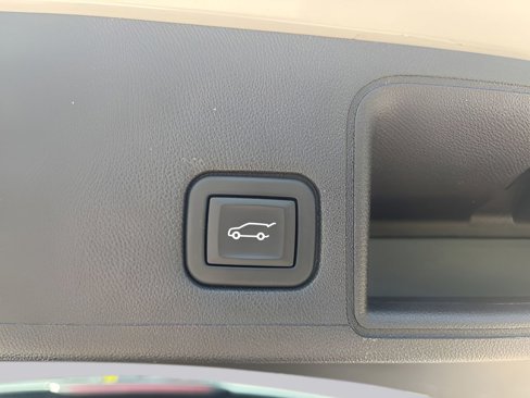 Used 2023 GMC Terrain SLT image 36