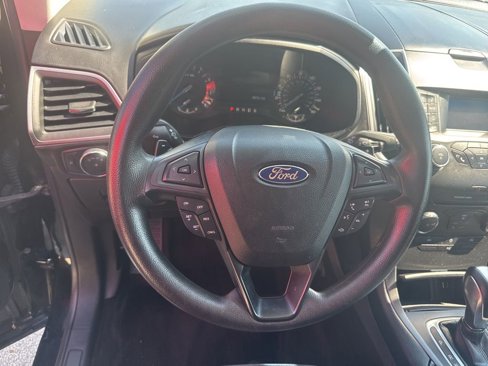 Used 2017 Ford Edge SE image 13