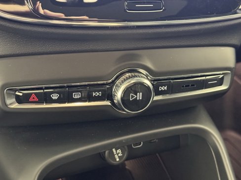 Certified 2023 Volvo C40 P8 Recharge Ultimate image 22