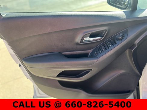 Used 2020 Chevrolet Trax LS w/ Tint and Cruise Package image 10