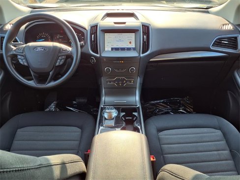 Used 2020 Ford Edge SE image 3