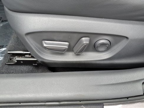 Used 2020 Toyota Camry XLE image 13