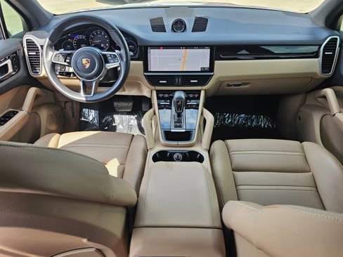 Certified 2019 Porsche Cayenne w/ Premium Package image 17