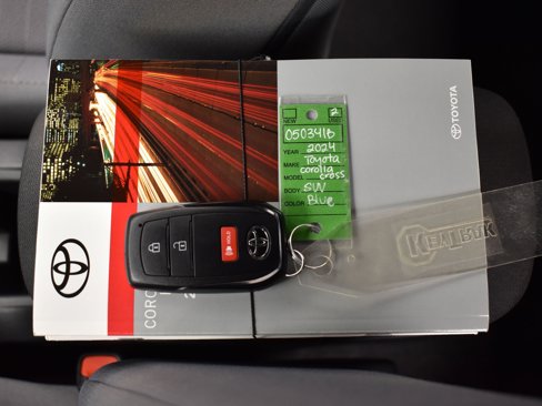 Used 2024 Toyota Corolla Cross SE image 19