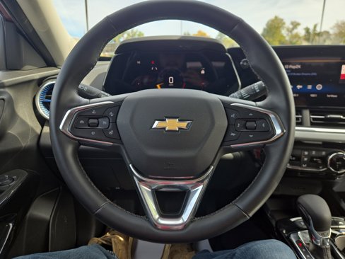 Used 2025 Chevrolet Trax LT w/ Driver Confidence Package image 17