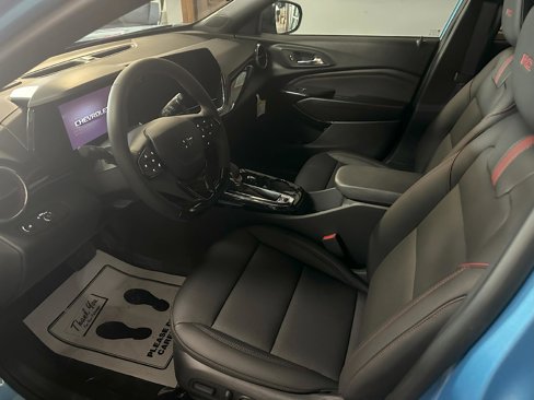 New 2025 Chevrolet Trax RS w/ Sunroof Package image 15