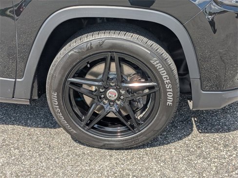 Certified 2019 Jeep Cherokee Latitude w/ Popular Appearance Group image 10
