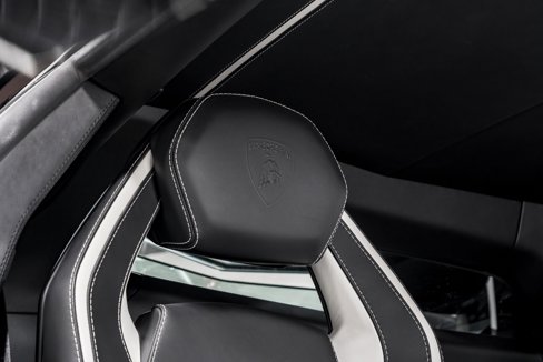 Used 2017 Lamborghini Aventador S image 36