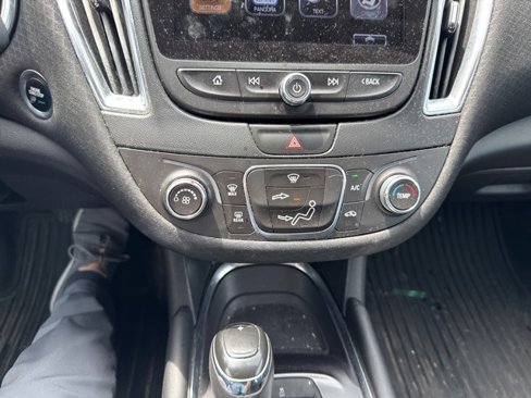 Used 2016 Chevrolet Malibu LT image 11