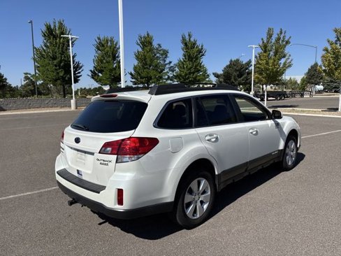 Used 2010 Subaru Outback 2.5i Premium image 3