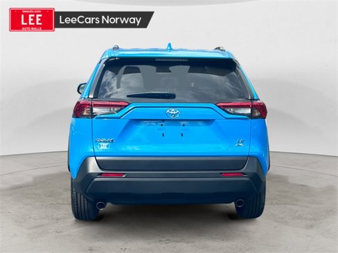 Used 2021 Toyota RAV4 LE image 4