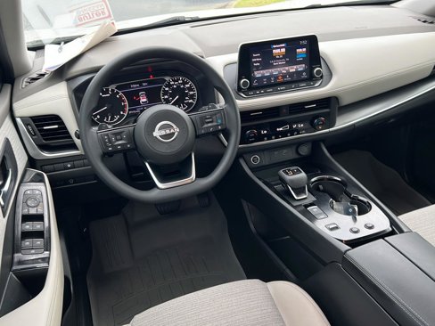 Used 2023 Nissan Rogue SV image 18