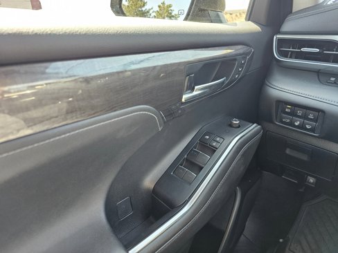 Used 2020 Toyota Highlander Limited image 28