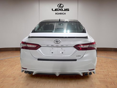 Used 2019 Toyota Camry XSE image 6