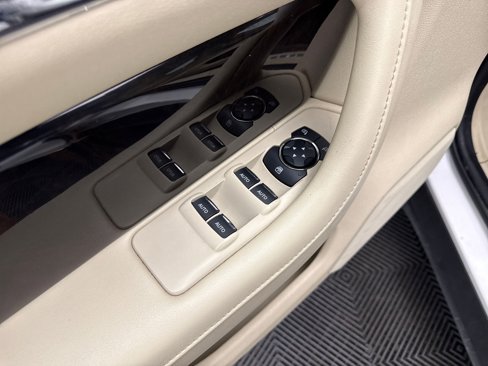 Used 2014 Lincoln MKS AWD w/ Equipment Group 201A image 32