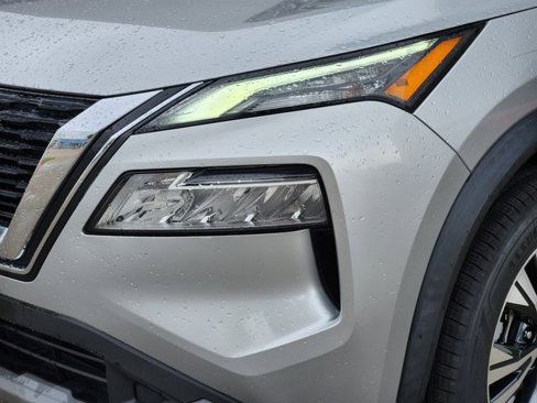 Used 2021 Nissan Rogue SV image 9
