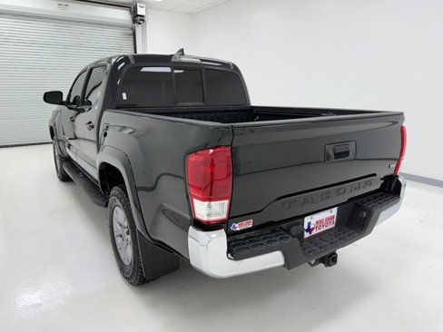 Used 2017 Toyota Tacoma SR5 image 38