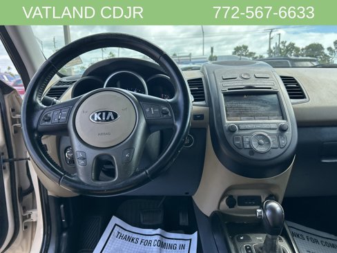 Used 2013 Kia Soul ! w/ Premium Pkg image 12