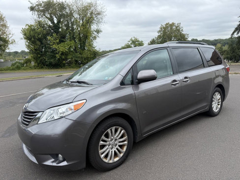 Used 2015 Toyota Sienna XLE Premium image 1