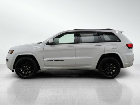Used 2018 Jeep Grand Cherokee Altitude image 2