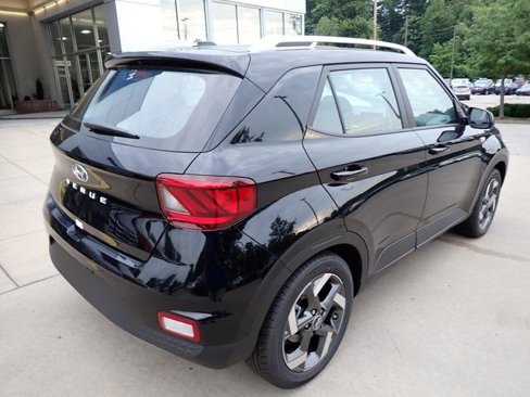 New 2025 Hyundai Venue SEL image 22