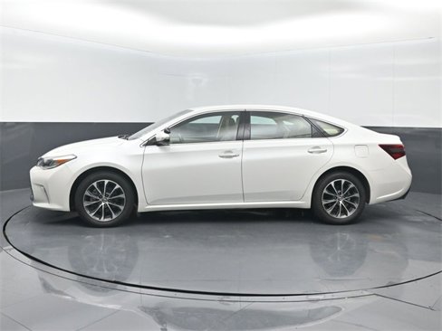 Used 2018 Toyota Avalon XLE image 4