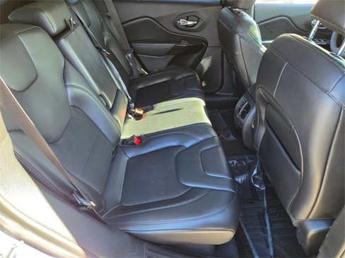 Used 2020 Jeep Cherokee Latitude Plus image 19