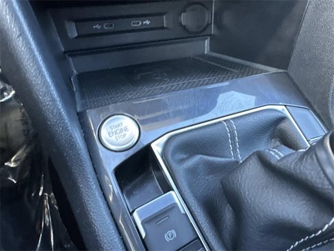 Certified 2022 Volkswagen Tiguan SE R-Line image 24