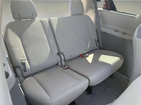 Used 2011 Toyota Sienna Limited image 19