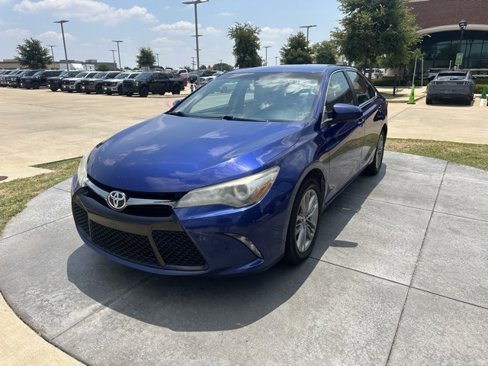 Used 2016 Toyota Camry SE image 3