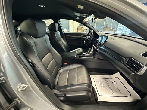 Used 2018 Honda Accord Sport image 17
