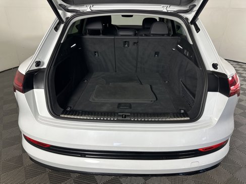 Used 2023 Audi e-tron Premium Plus w/ Premium Plus Package image 22