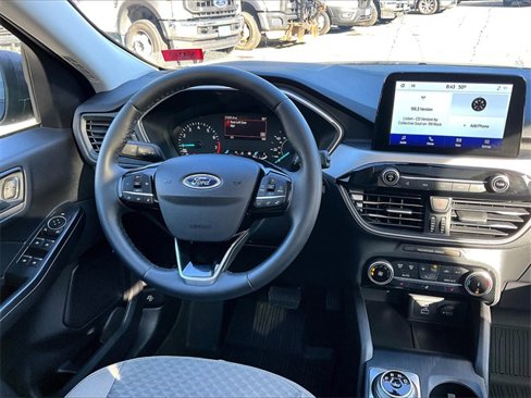 Used 2022 Ford Escape SE w/ Cold Weather Package image 5