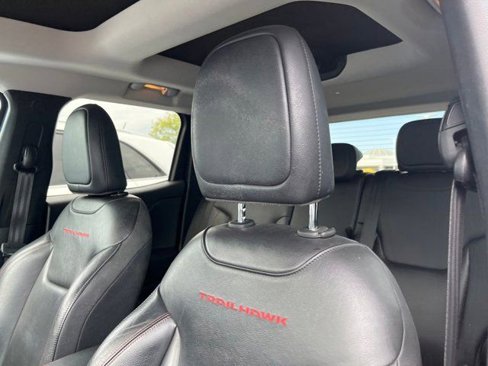 Used 2016 Jeep Renegade Trailhawk w/ Premium Trailhawk Package image 3