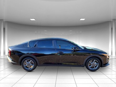 New 2025 Kia K4 LXS image 2