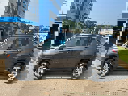Used 2018 Jeep Compass Latitude w/ Cold Weather Group image 1
