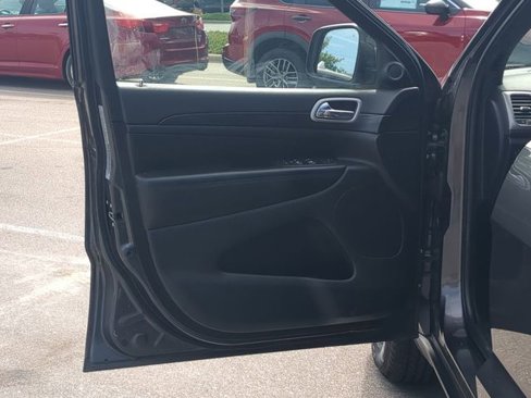 Used 2020 Jeep Grand Cherokee Laredo image 15