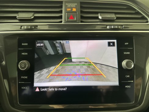 Used 2022 Volkswagen Tiguan SE R-Line image 15