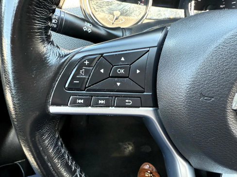 Used 2017 Nissan Rogue SV image 19