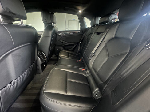 Used 2023 Porsche Macan Turbo image 23