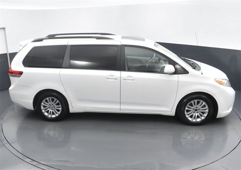 Used 2014 Toyota Sienna image 16