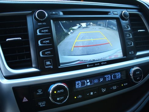 Used 2017 Toyota Highlander Limited image 26