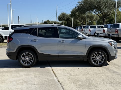 Used 2024 GMC Terrain SLT image 3