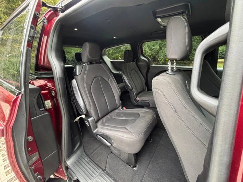 Used 2019 Chrysler Pacifica Touring Plus w/ S Appearance Package image 17