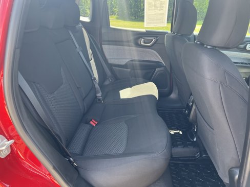Used 2025 Jeep Compass Sport image 16